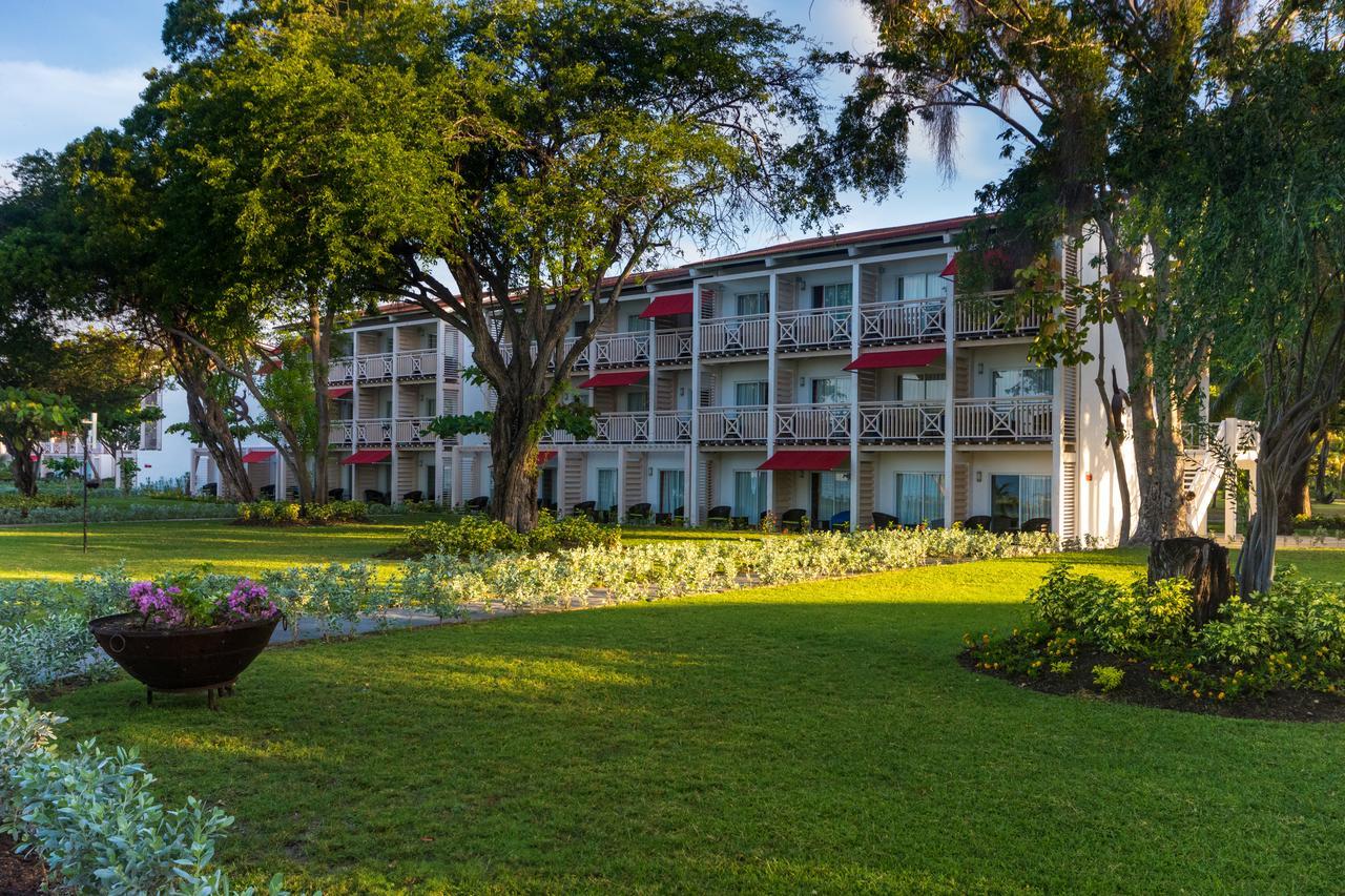 รอยัล เดอคาเมรอน อินดิโก - ออลอินคลูซีฟ Hotel มงทรุยส์ ภายนอก รูปภาพ